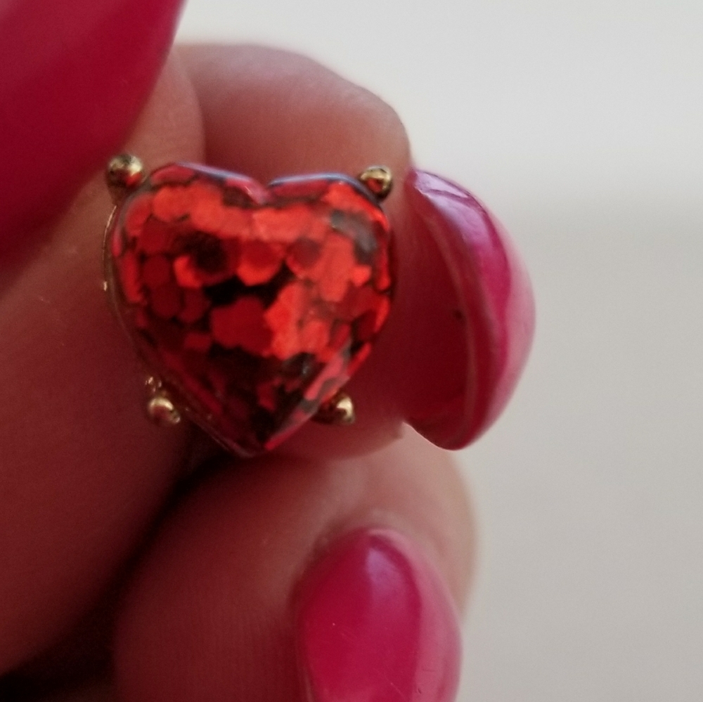 RED HEART GLITTER EARRINGS - Picture 4 of 4